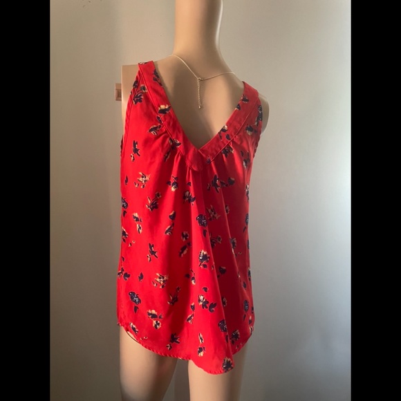 Red top with blue details - Picture 6 of 15